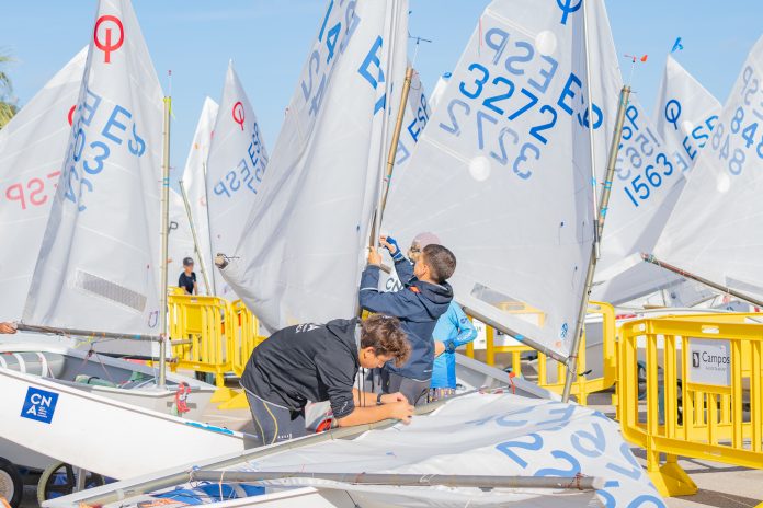 Los más pequeños, protagonistas del Trofeo Repsol de Optimist del Club Nàutic Sa Ràpita