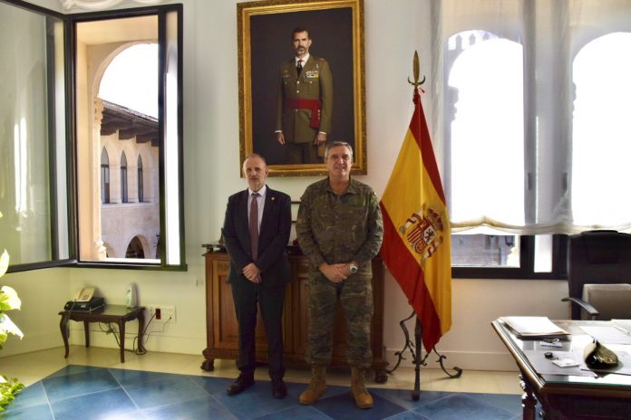 Nuevo convenio de colaboración entre el Ministerio de Defensa (COMGEBAL) y la Universitat de Illes Balears (UIB)
