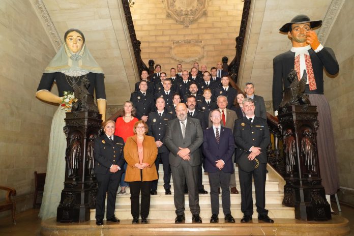 toma de posesión de 16 nuevos oficiales y 2 inspectores de la Policía Local