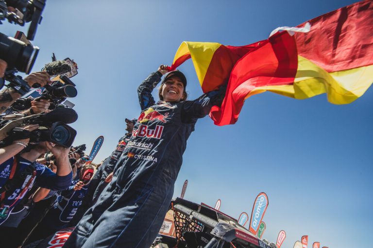 Cristina Gutiérrez hace historia con su victoria en el Rally Dakar