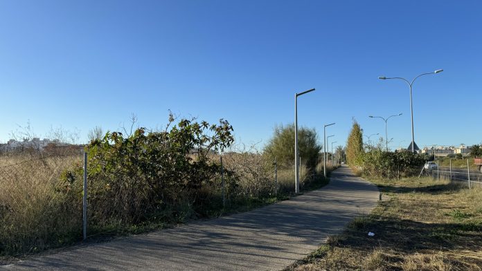 instala una nueva iluminación en el carril bici de Jacint Verdaguer