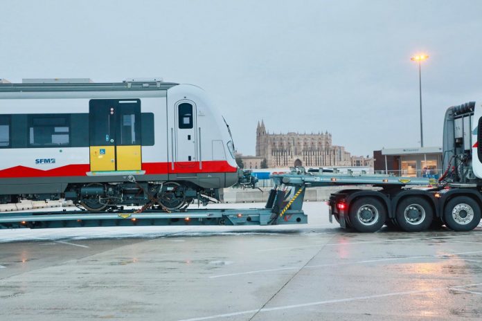 Llega a Mallorca el primero de los cinco nuevos trenes de SFM