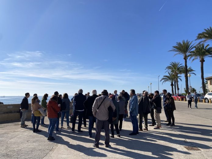 Un centenar de personas recorren las calles del Molinar para conocer su pasado pescador