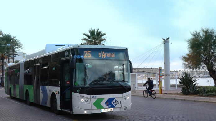 EMT Palma y Policía Local montan dispositivos de control y desvío de autobuses