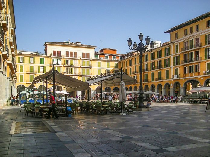 Concurso de ideas para la reforma y mejora de la plaza Mayor de Palma