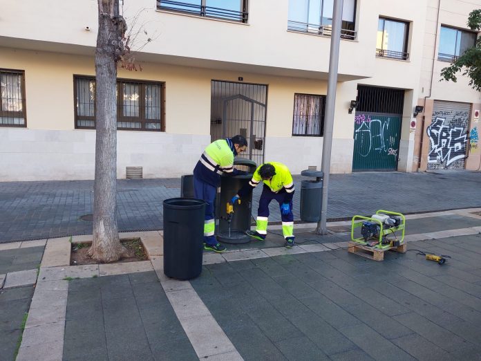 Emaya sustituye 107 papeleras de varias calles entre Jacint Verdaguer y Aragó