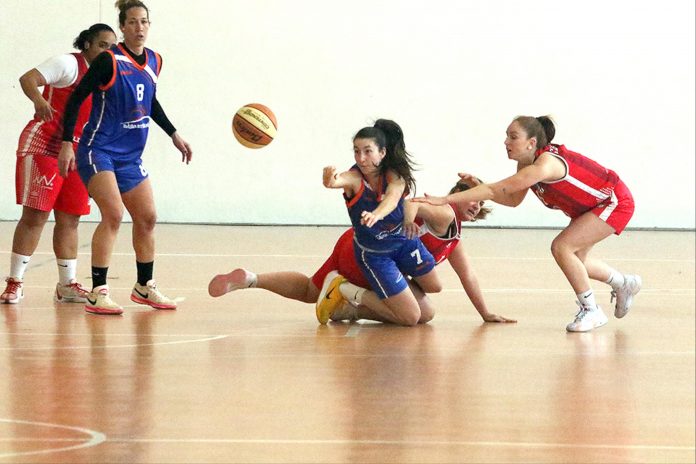 Los equipos de baloncesto masculino y femenino de la Lliga Escribano siguen ofreciendo emocionantes encuentros en su lucha por los primeros puestos