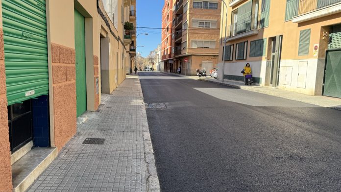 Se pavimentan 11 calles de los barrios de Son Fortesa y el Molinar