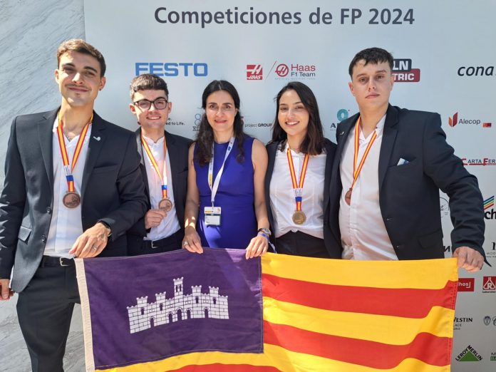 Medalla de oro y tres broces para los alumnos de FP participantes en los Spainskills en Madrid