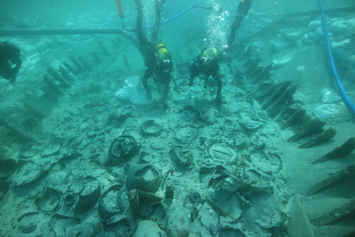 En marcha el operativo para preparar la extracción del derelicto de Ses Fontanelles