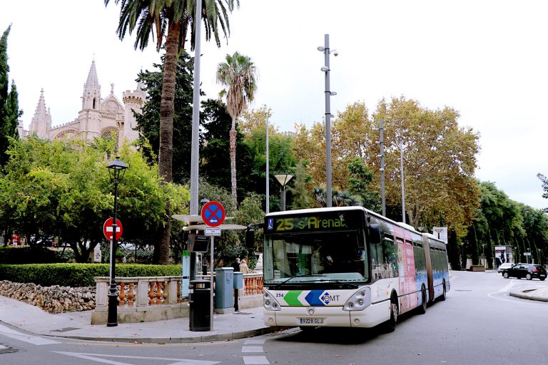 La EMT Palma desdobla la parada de la Rambla-Via Roma para reducir la congestión