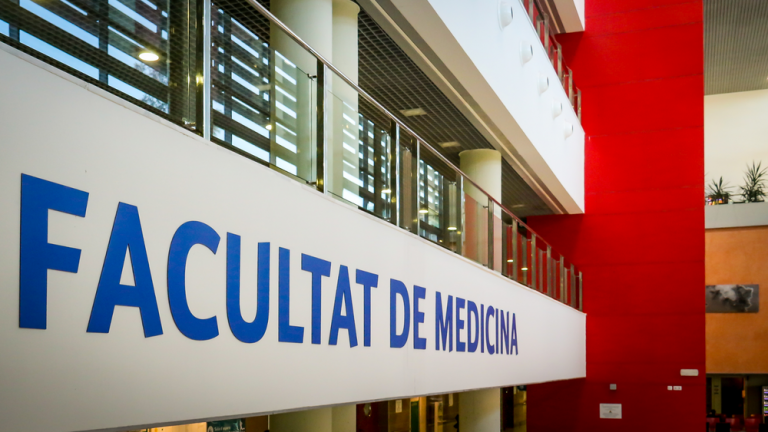 La UIB se Posiciona en la Parte Alta del Ranking de Universidades en Estudios de Medicina tras los Resultados del MIR