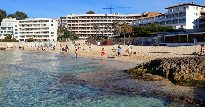 Palma recupera dos banderas azules para las playas del municipio