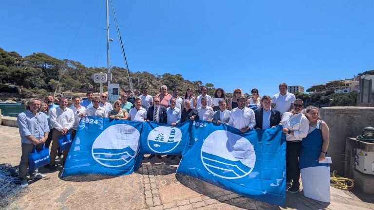 Compatibilidad entre protección ambiental y desarrollo en la entrega de las banderas azules