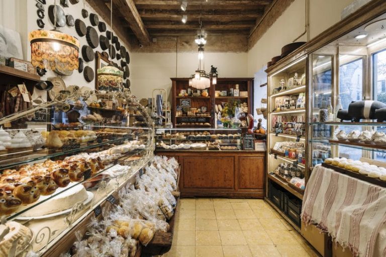 Primera Fiesta de la Pastelería y de los Hornos con motivo de la celebración de la Diada de Mallorca