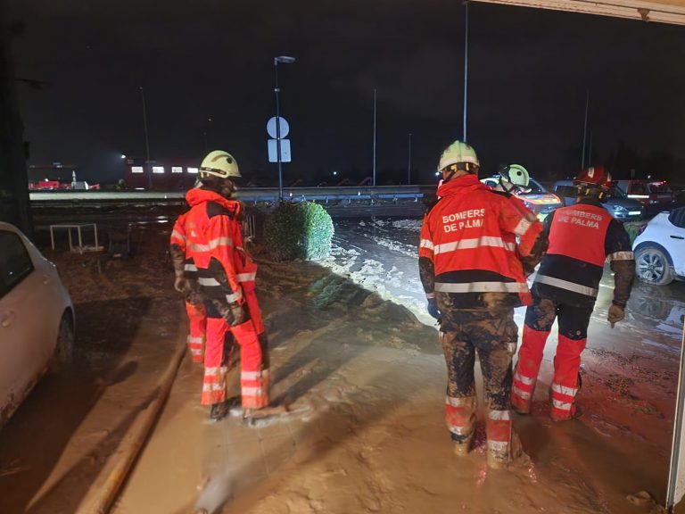 Los Bomberos de Palma habilitan una cuenta bancaria para donaciones destinadas a las tareas de rescate y limpieza en las zonas afectadas por la DANA