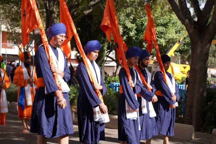 La comunidad sij de Palma celebra el 555 aniversario de Guru Nanak Dev Ji con un vibrante recorrido cultural