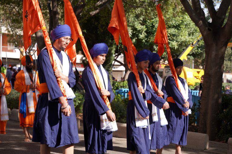 La comunidad sij de Palma celebra el 555 aniversario de Guru Nanak Dev Ji con un vibrante recorrido cultural