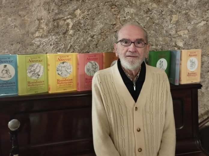 Nova Editorial Moll homenajea al profesor Grimalt con la publicación de 