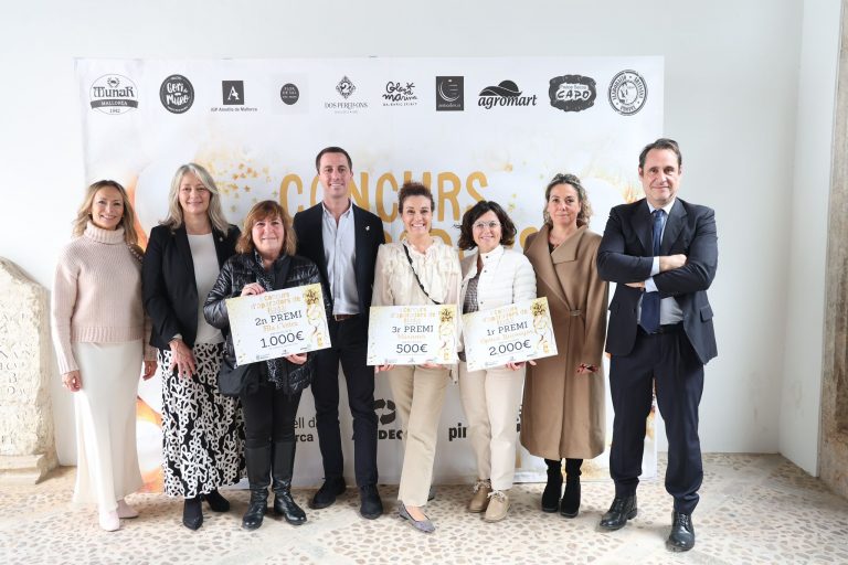 El II Concurso de Escaparates de Navidad reúne a 700 comercios de la part forana y premia la creatividad del comercio local