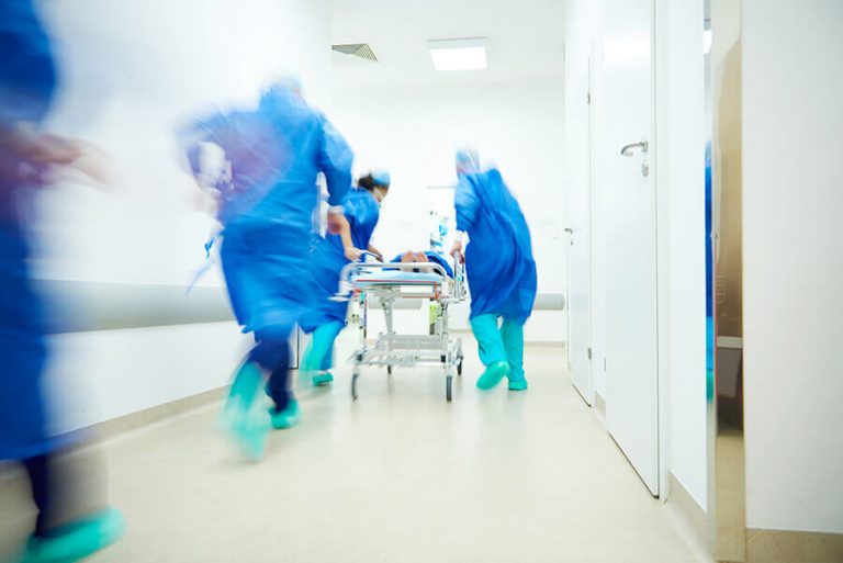 Salud activa más de ochenta camas para responder al incremento de la actividad de urgencias