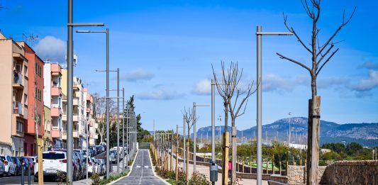 El alcalde de Palma visita la Sínia d’en Gil tras la primera fase de su reforma para mejorar la urbanización y la accesibilidad