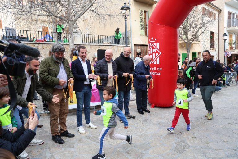Las carreras Serra de Tramuntana reunirán a más de 2.500 jóvenes corredores en 2025 con 10 paradas y nueva meta en Deià