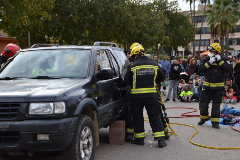 Los Bomberos de Mallorca celebran su Diada con un homenaje a los voluntarios que ayudaron en la DANA de Valencia