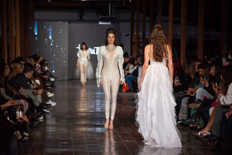 La moda nupcial brilla en Mallorca con un desfile espectacular