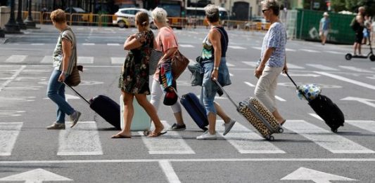 Mallorca refuerza la lucha contra la oferta ilegal en el sector turístico con un convenio con la ATIB
