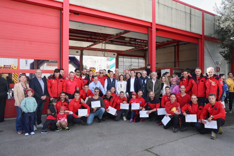 Mallorca rinde homenaje a los bomberos voluntarios que colaboraron en las tareas de emergencia por la DANA de Valencia