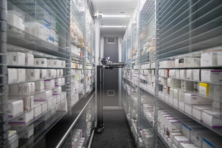 Son Espases se sitúa a la vanguardia con un nuevo robot para dispensación de medicamentos a pacientes no ingresados