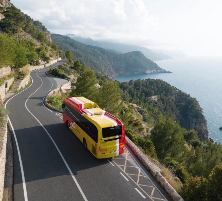 El bus del TIB conecta con la línea 131 los pueblos de Banyalbufar y Estellencs con Andratx y la costa de Calvià