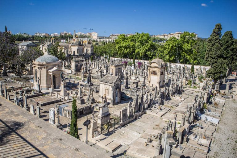 El Cementerio de Palma organiza visitas guiadas inclusivas para personas con discapacidad auditiva y visual