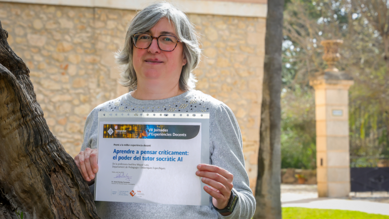 Un bot de conversación convertido en tutor socrático recibe el premio a la mejor experiencia docente en la UIB