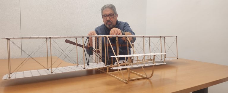 La memoria de la aviación en manos de Jaume Tarongí