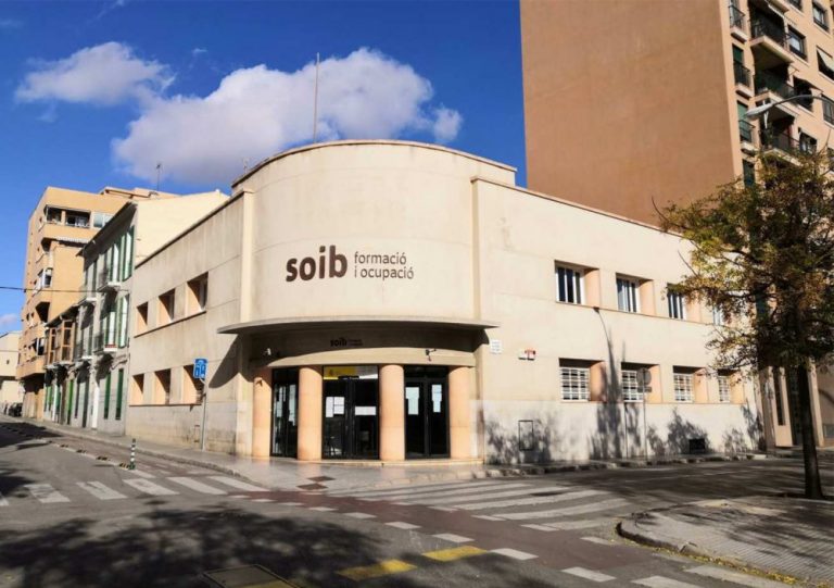 El SEPE reabre tras una reforma integral su oficina de la calle Mateu Enric Lladó de Palma, que atiende a unas 20.000 personas usuarias