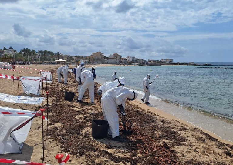 Simulacro de vertido en Ciutat Jardí activa el Plan Ribera y refuerza la coordinación frente a la contaminación marina