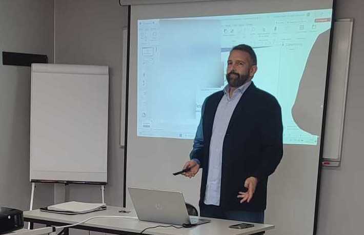 Rodrigo del Olmo: “Hay que domesticar la inteligencia artificial con inteligencia social” 1