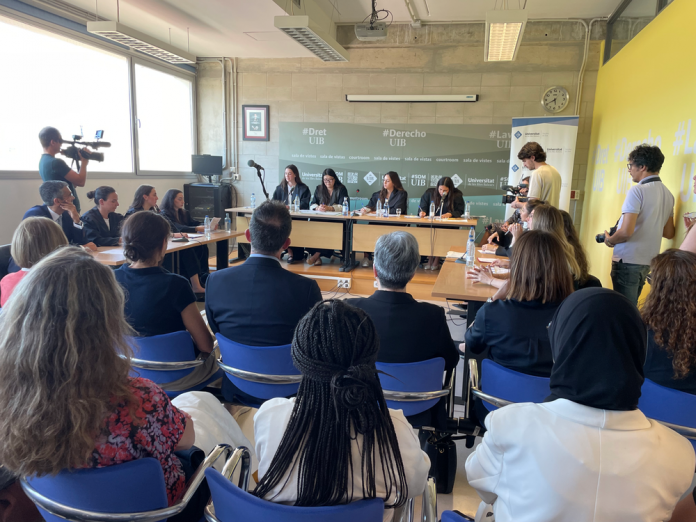 La UIB celebra el primer juicio simulado de estudiantes de Derecho con la participación del mundo judicial