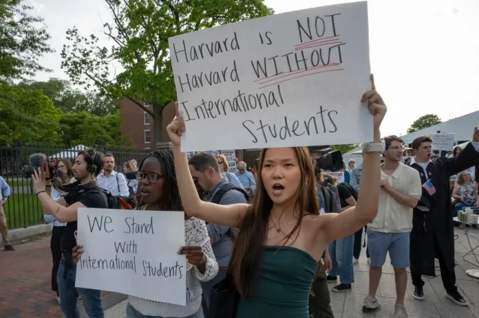 La CRUE muestra su apoyo a la Universidad de Harvard ante las injerencias políticas