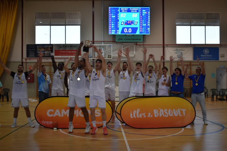 El Flanigan Calvià conquista el Trofeu Biel Hurtado y asciende a Tercera FEB