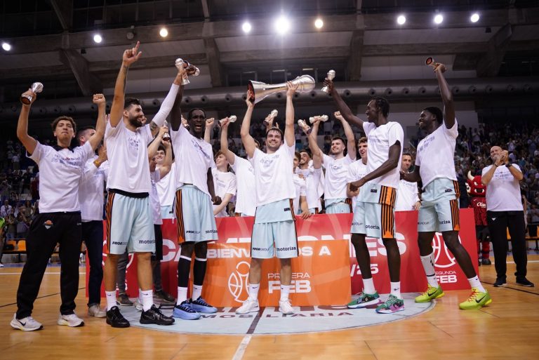 El Palmer Basket toca el cielo y asciende a Primera FEB tras una final inolvidable