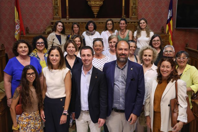 Llorenç Galmés se reúne «De tu a tu» con mujeres artesanas de Mallorca