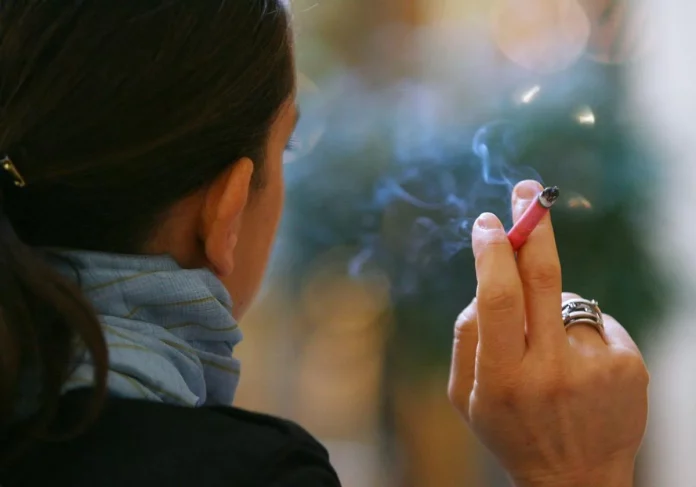 Desciende el consumo de tabaco entre la población de Baleares de 15 a 64 años