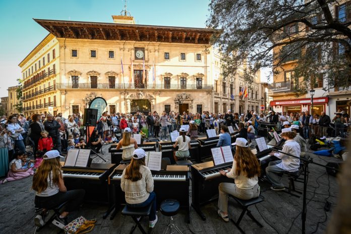 Cort vibra con la tercera edición de la ‘Pianada’ de la Escuela Municipal de Música