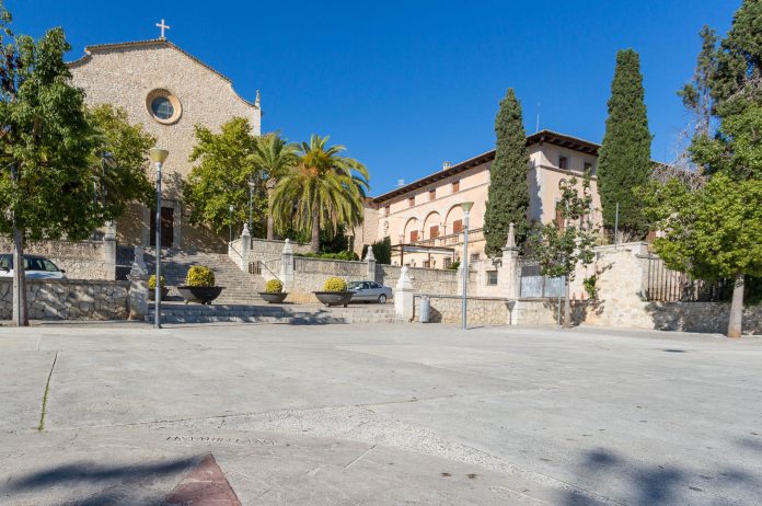 La ciudadanía de Lloseta apuesta por una reforma de mínimos que mantenga la alzada actual de la plaza de España