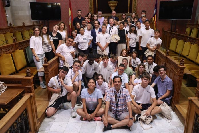 Puertas abiertas al Palau del Consell para el alumnado con necesidades auditivas
