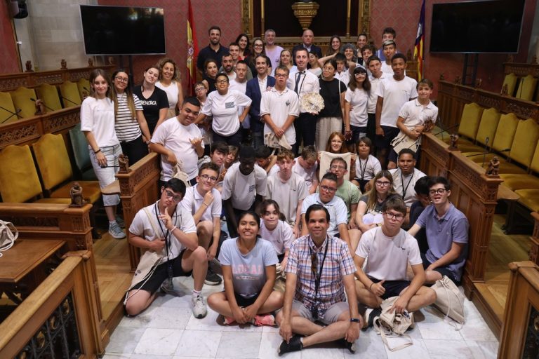 Puertas abiertas al Palau del Consell para el alumnado con necesidades auditivas