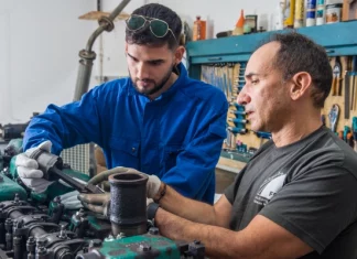 Educació impulsa nuevas estancias formativas en empresas para acercar al profesorado de FP a la realidad laboral Educación abre el plazo para que el profesorado de FP realice estancias formativas en empresas en 2025